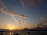 Die Sonne steht bei Myrland auch nachts am Himmel - Lofoten